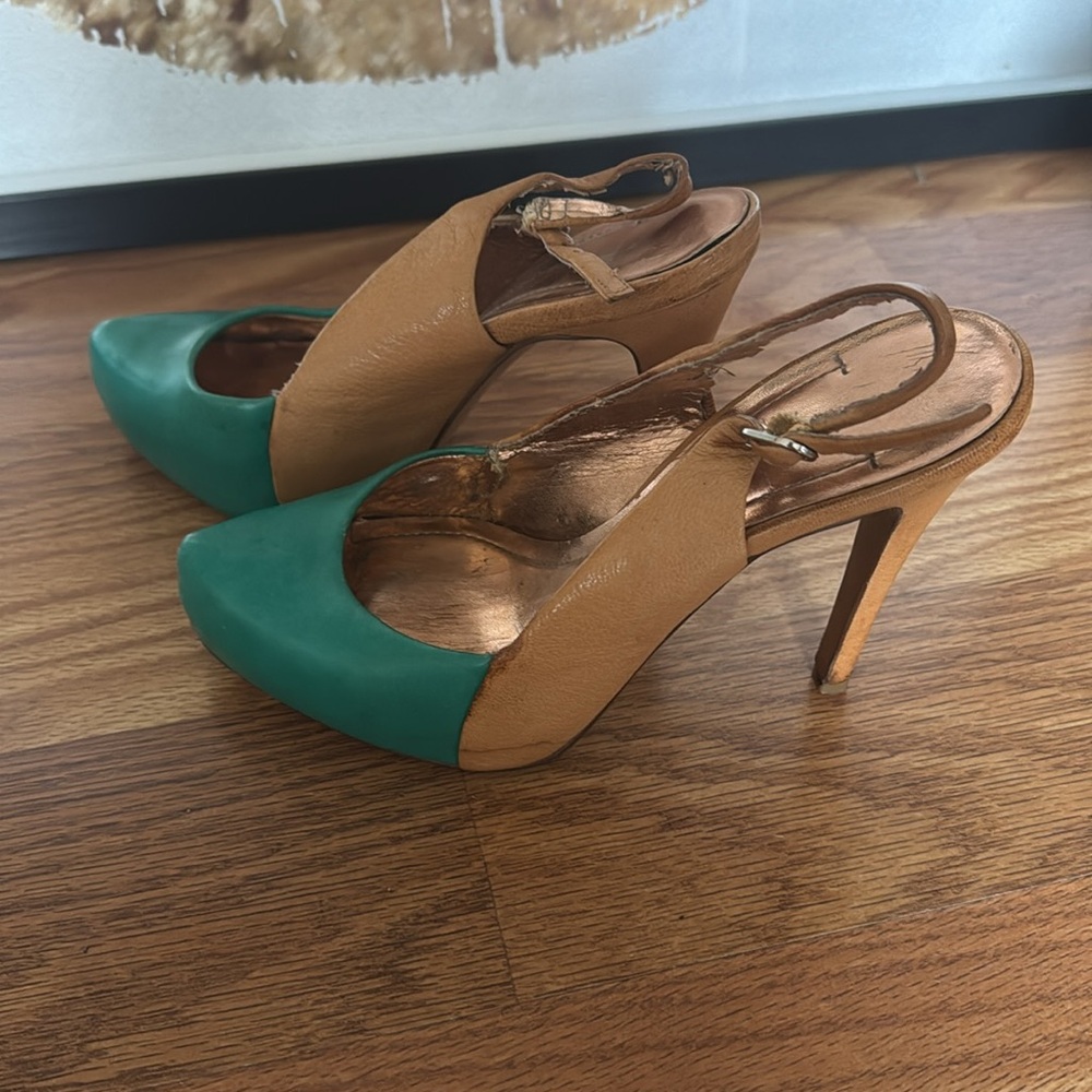 BCBGeneration platforms - Picture 3 of 7